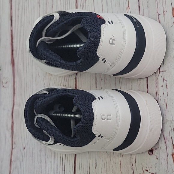 On Running THE ROGER White Sneakers Women's Size 9.5 NWOT - Picture 7 of 11